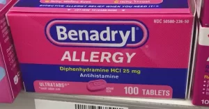 Benadryl Side Effects: Weighing the Pros and Cons (Guide)