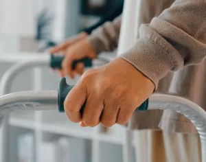 First Signs Huntington’s Disease: Spot Them Early