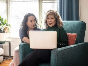 Financial Caregiver Guide: Benefits, Risks & Choosing