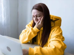 Bulimia Jaw Symptoms: Spot, Soothe & Seek Care Today