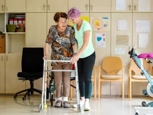 How to Use Mobility Aids Safely and Effectively