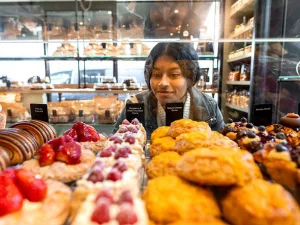 Food Noise Explained: Symptoms, Management & Tips