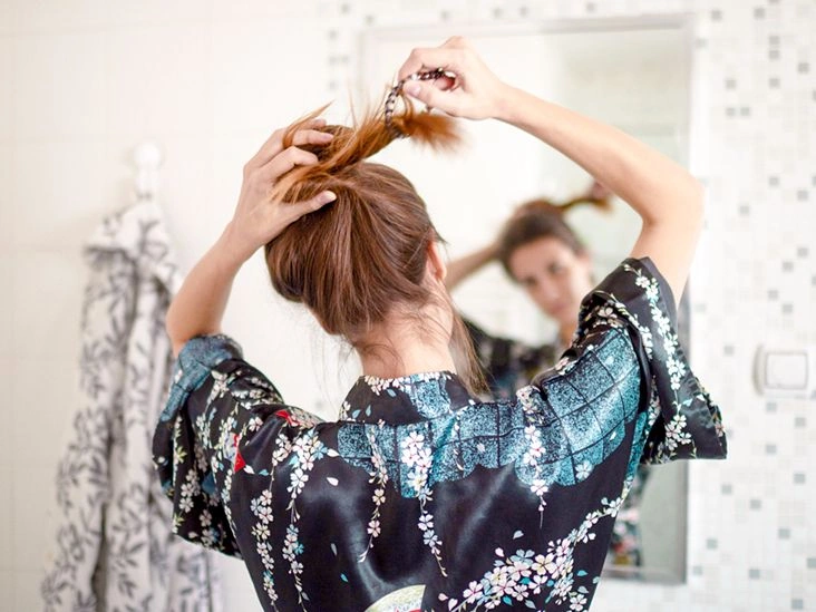 8 Benefits of Baby Oil for Your Hair