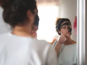 What Are the Benefits of a Charcoal Face Mask?