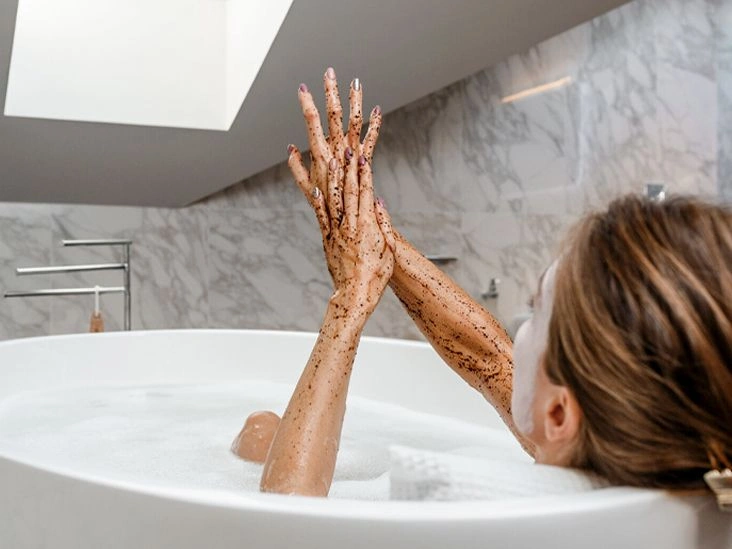 Looking Streaky? How to Best Remove Fake Tanner