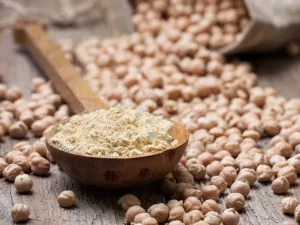 9 Benefits of Chickpea Flour (And How to Make It)