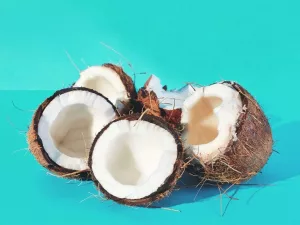The Benefits of a Coconut Oil Hair Mask and How to Make One