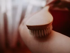 Benefits and Risks of Dry Brushing, and How to Try It