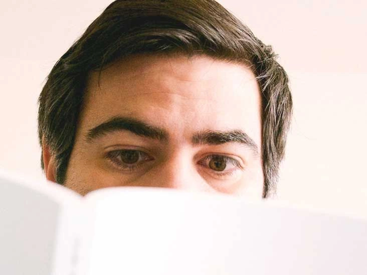 12 Causes of Eyebrow Twitching