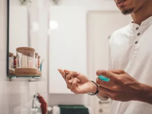 What’s the Best Way to Floss Your Teeth? What’s the Best Way to Floss Your Teeth?