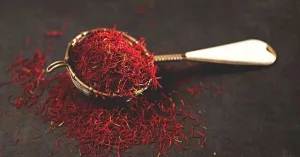 Saffron Tea: 5 Benefits and How to Make It