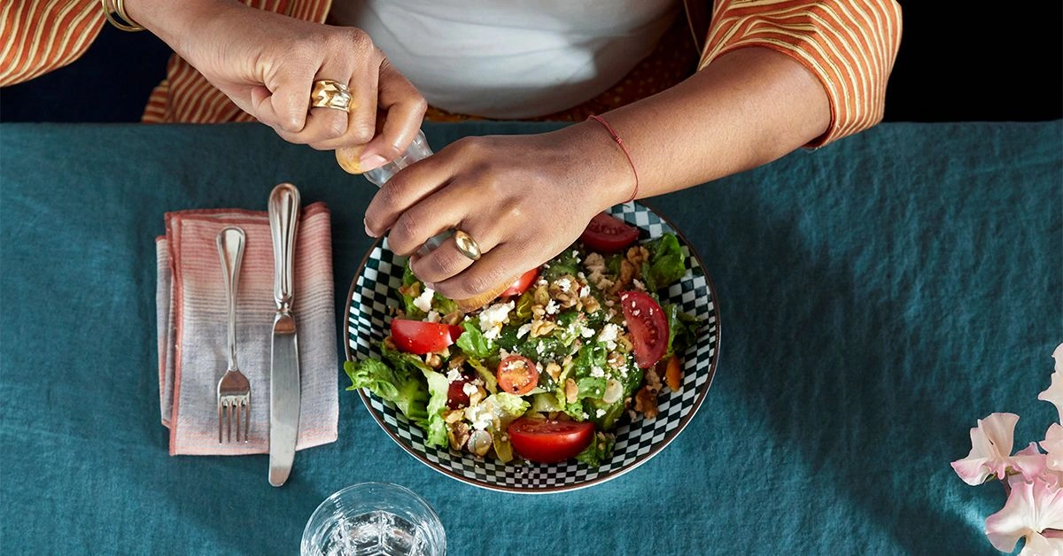 How Many Calories Are in Salad? Different Types and Toppings