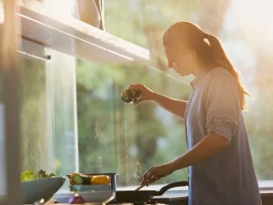 10 Science-Backed Benefits of Sesame Oil