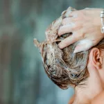 What’s the Proper Order to Use Shampoo and Conditioner While Bathing?