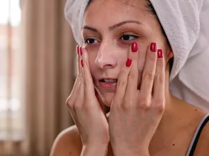 How Does Tea Tree Oil Help the Skin?