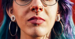 Everything You Need to Know About Getting a Vertical Lip Piercing