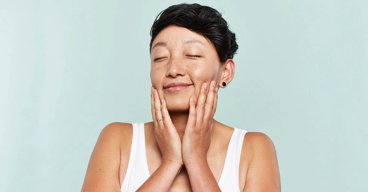 About Essence for Skin Care: How to Use & How It Differs from Toners and Serums