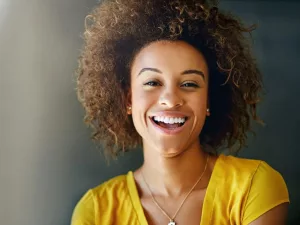 How to Naturally Whiten Your Teeth at Home