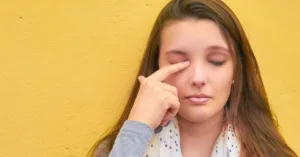 How to Use a Warm Eye Compress to Treat Styes and Other Conditions