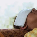 How to Treat Dry Eye with a Warm Compress